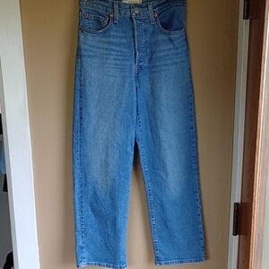 Levi's High Rise Ribcage Straight Medium Wash Denim Size 27